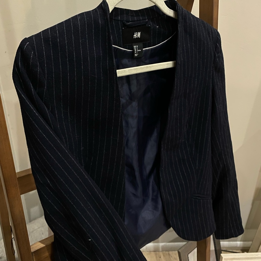 H&M Blazer - Picture 2 of 3